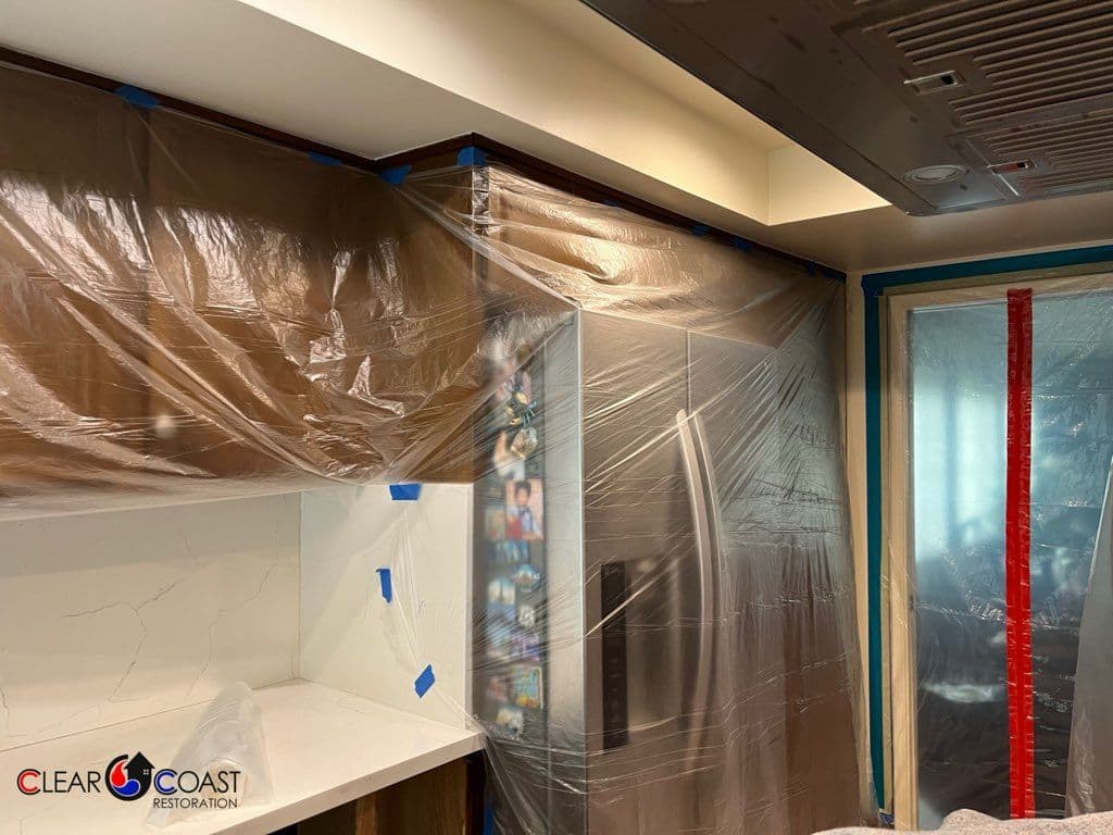Expert Containment for Dust-Free Restorations